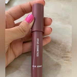 Kylie lip crayon